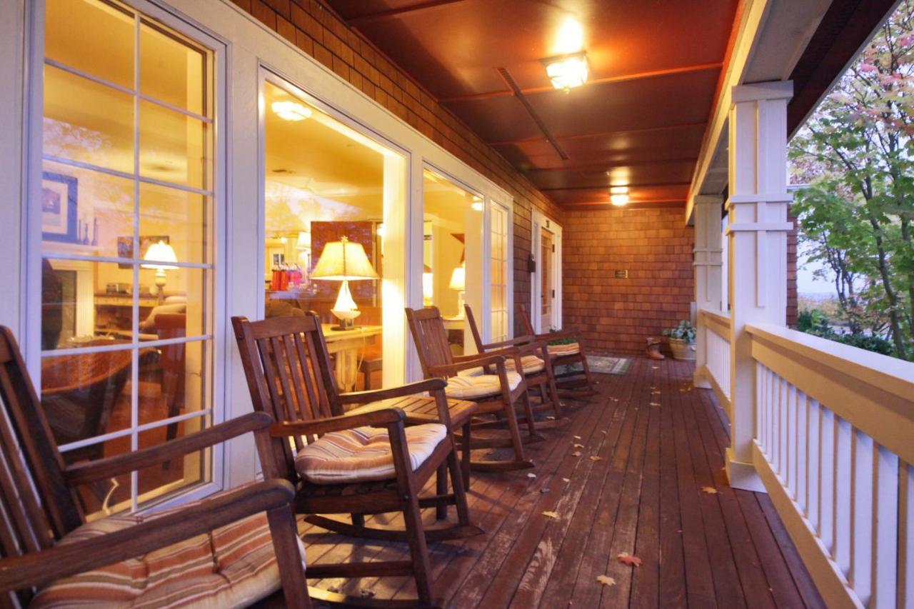 Saratoga Inn Langley Bagian luar foto