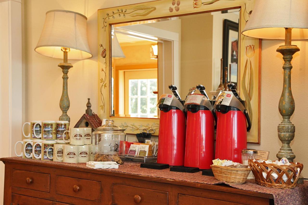Saratoga Inn Langley Bagian luar foto