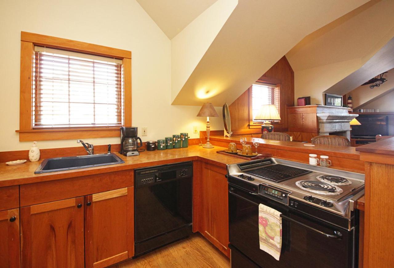 Saratoga Inn Langley Bagian luar foto