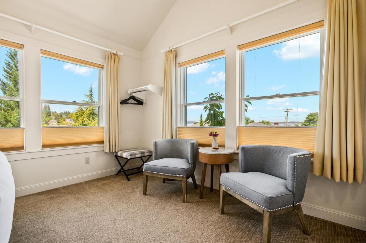 Saratoga Inn Langley Bagian luar foto