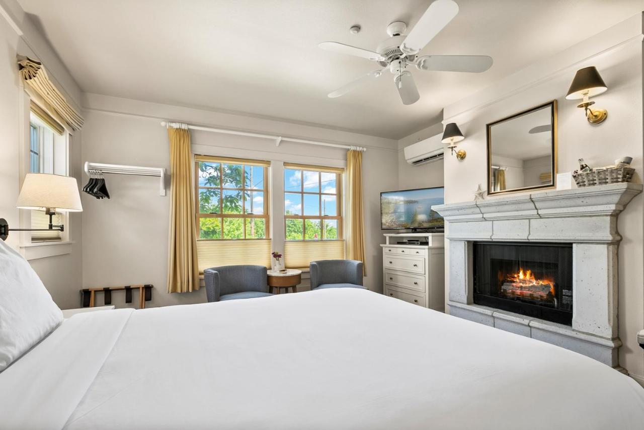 Saratoga Inn Langley Bagian luar foto