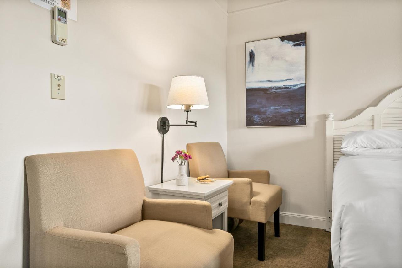 Saratoga Inn Langley Bagian luar foto