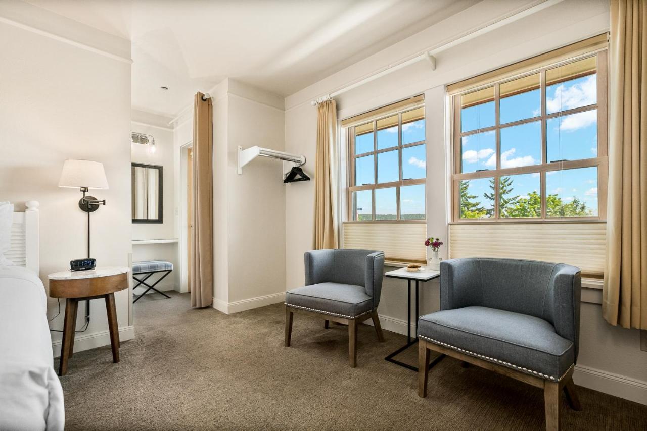 Saratoga Inn Langley Bagian luar foto