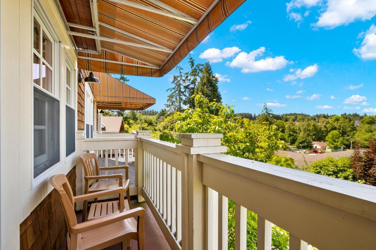 Saratoga Inn Langley Bagian luar foto