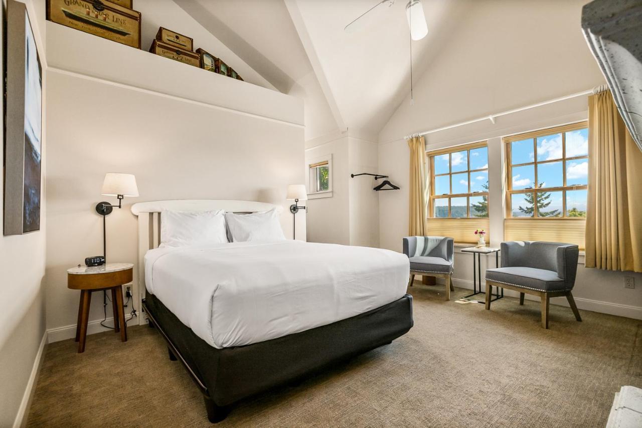 Saratoga Inn Langley Bagian luar foto