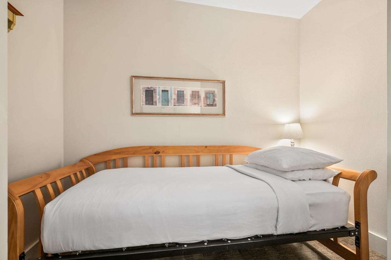 Saratoga Inn Langley Bagian luar foto