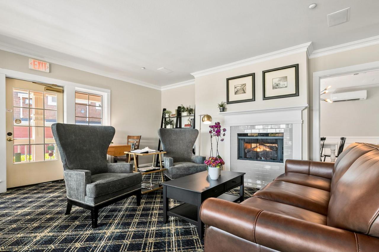 Saratoga Inn Langley Bagian luar foto