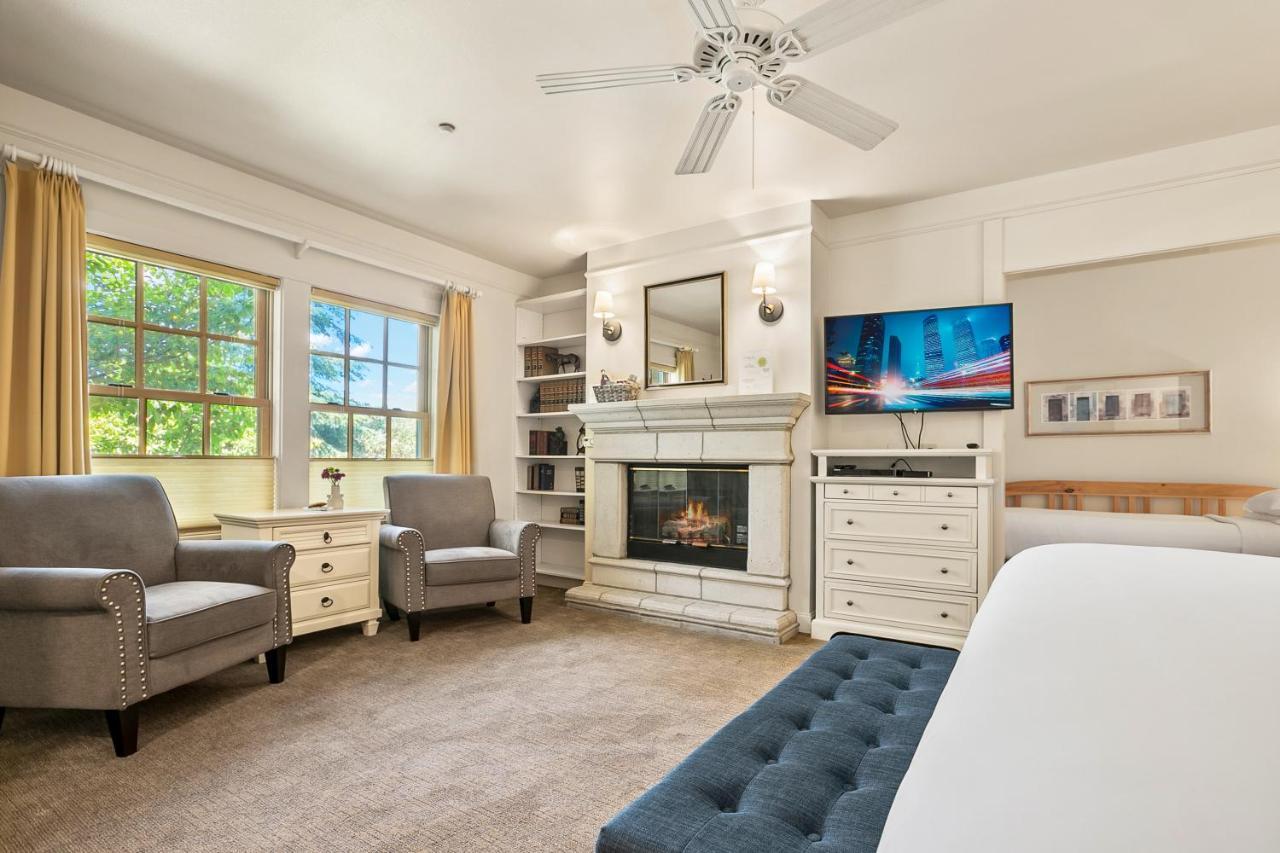 Saratoga Inn Langley Bagian luar foto