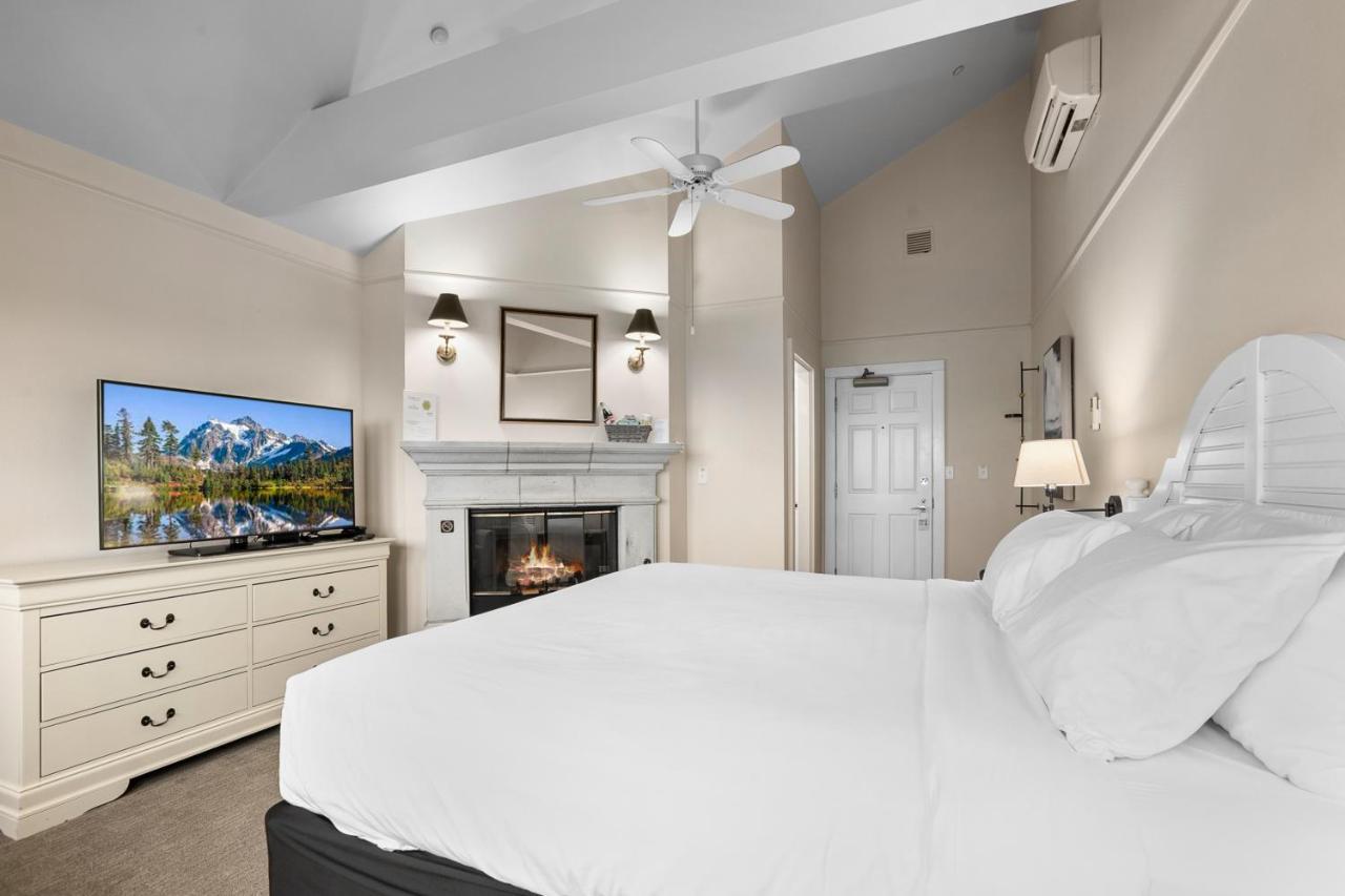 Saratoga Inn Langley Bagian luar foto