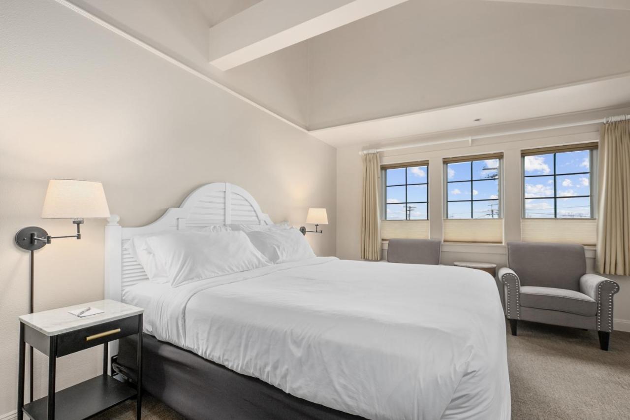 Saratoga Inn Langley Bagian luar foto
