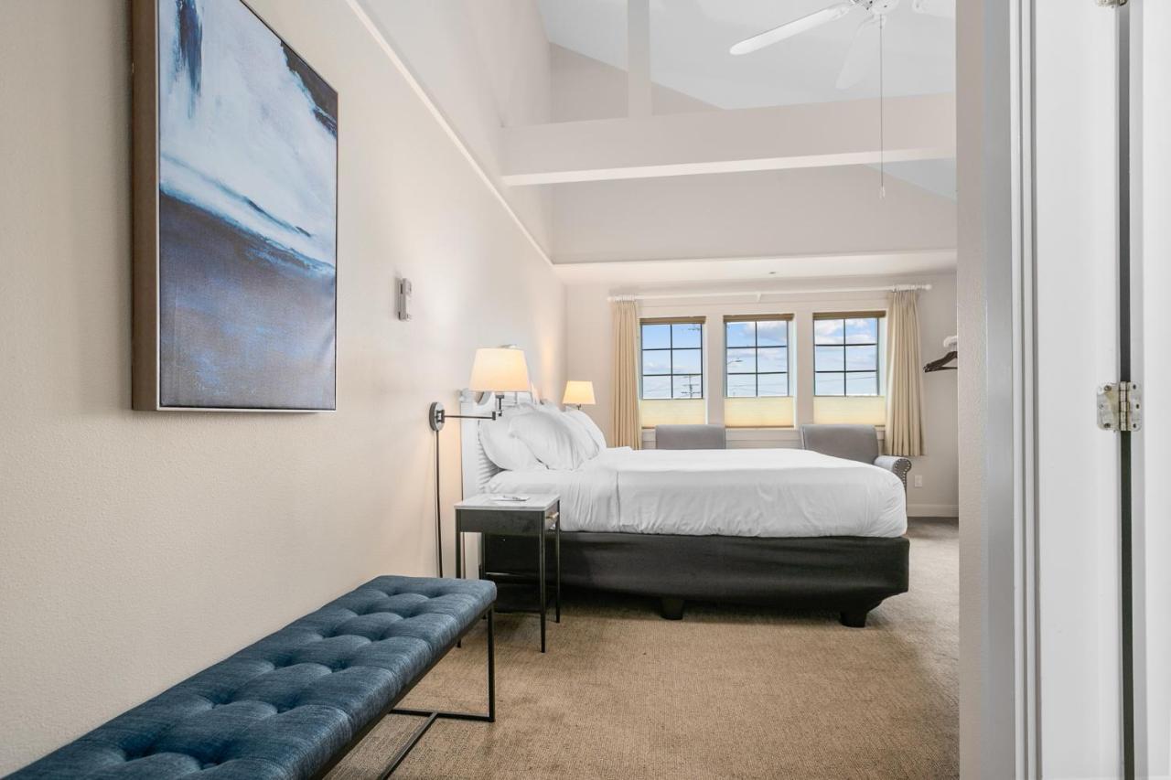 Saratoga Inn Langley Bagian luar foto