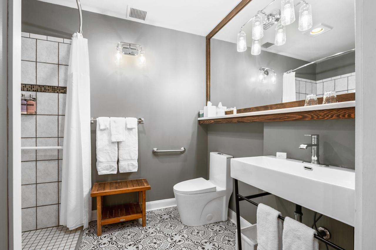 Saratoga Inn Langley Bagian luar foto